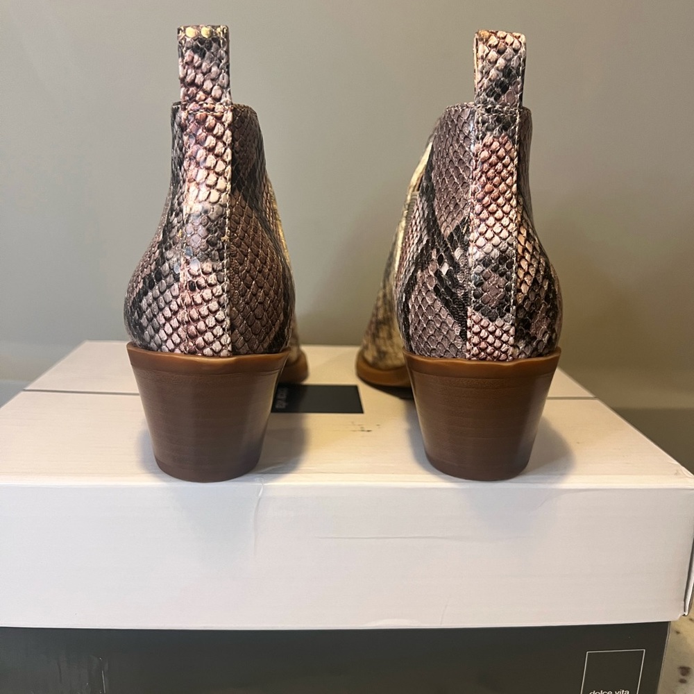 NEVER WORN & still in box! Size 7 —dolce vita — blush snack booties